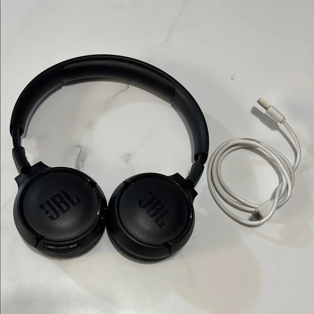 JBL Black Wireless Headphones - Picture 1 of 2